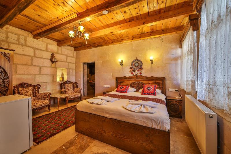 Large Double Room image 1