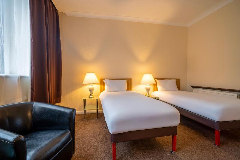 Twin Room image 1