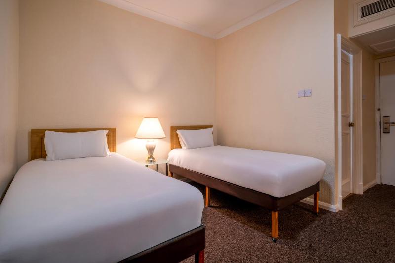 Twin Room (No Windows) image 4