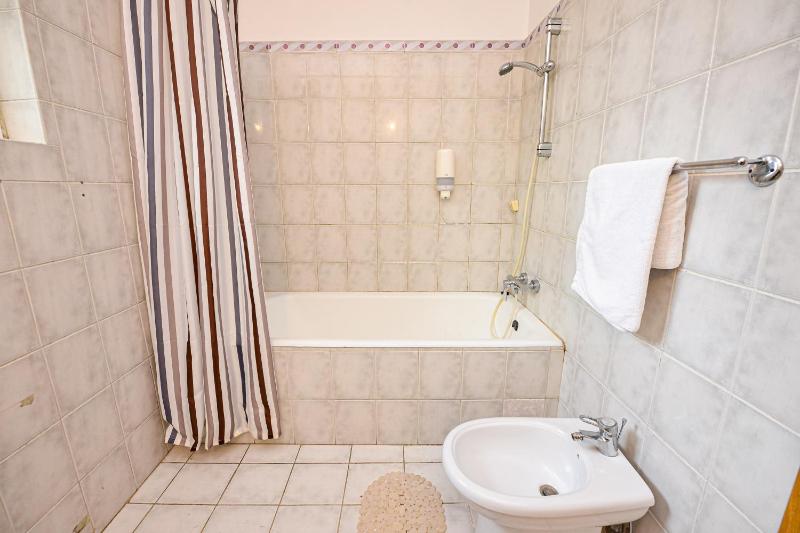 Three-Bedroom Apartment with Balcony image 4