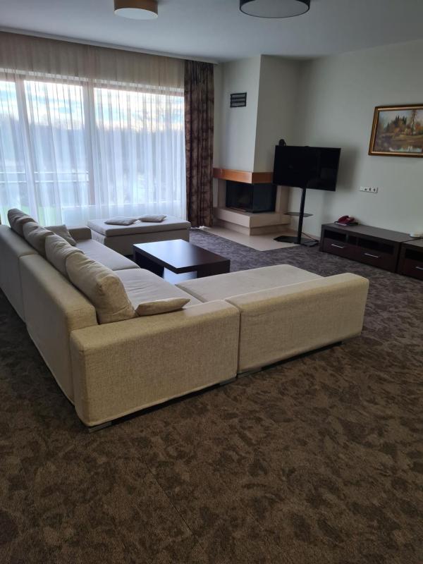 Suite with Hot Tub image 1