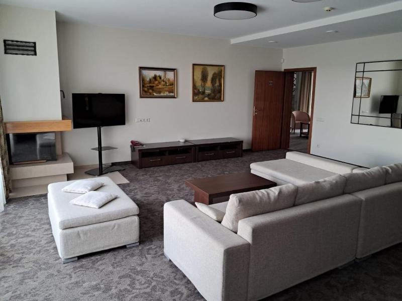 Suite with Hot Tub image 3