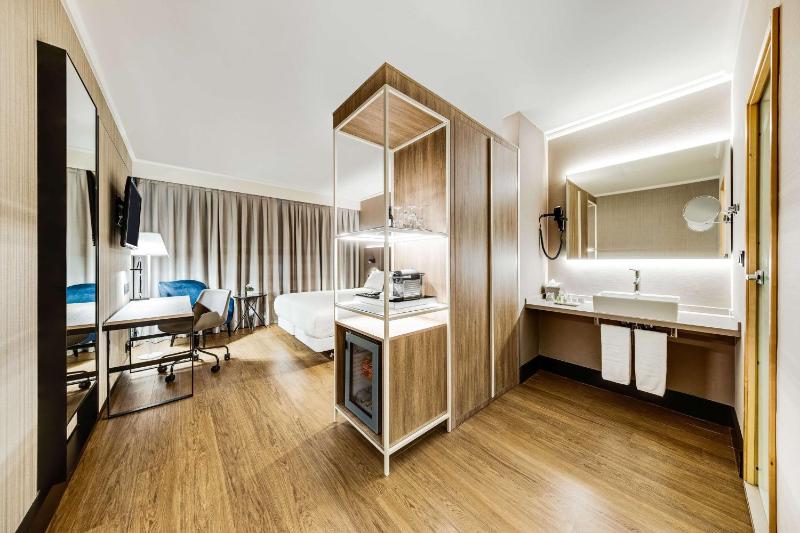 Junior Suite with Extra Bed (2 Adults 1 + 1 Child) image 2