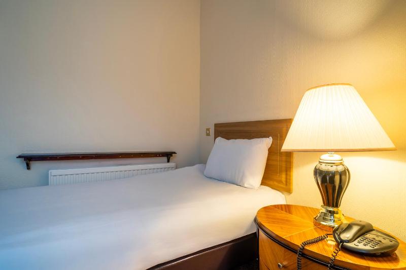 Single Room with Private Bathroom image 3