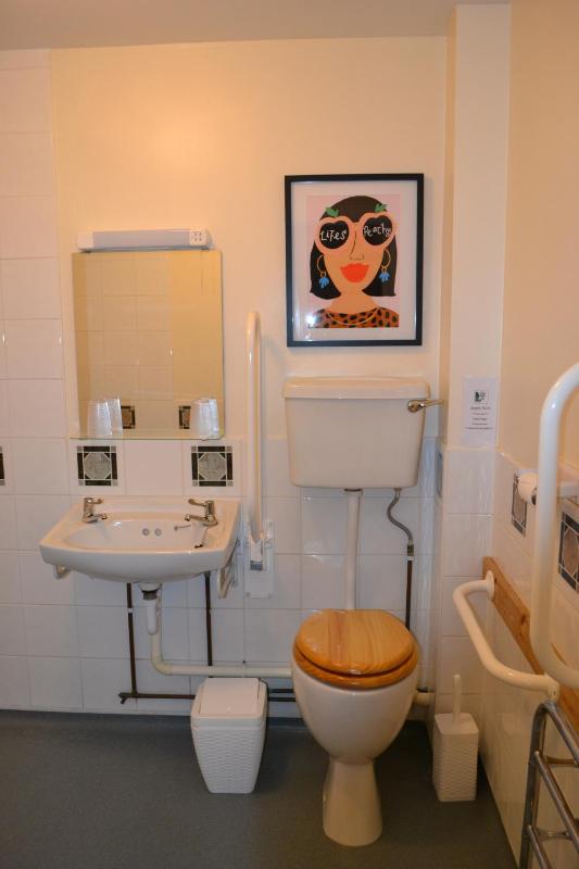 Twin Room - Disability Access image 2