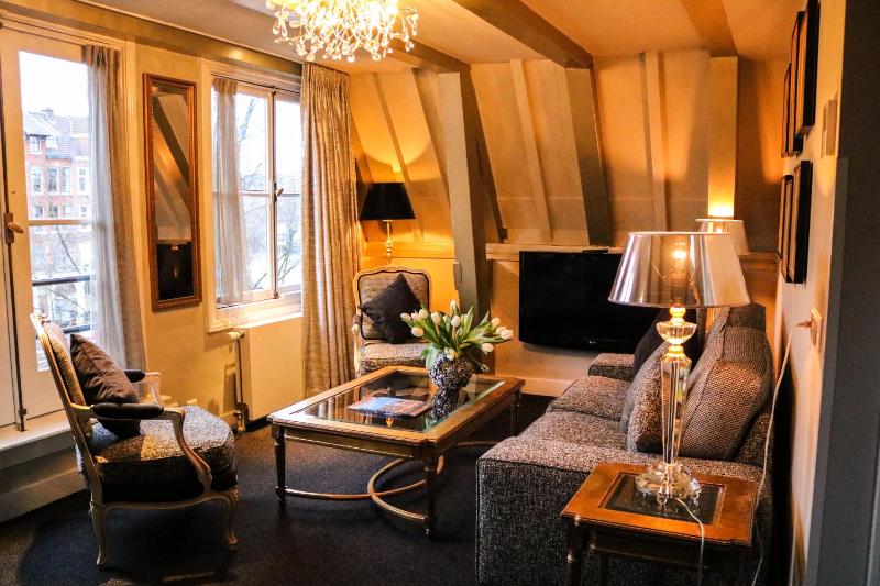 Grand Suite with Canal View image 3