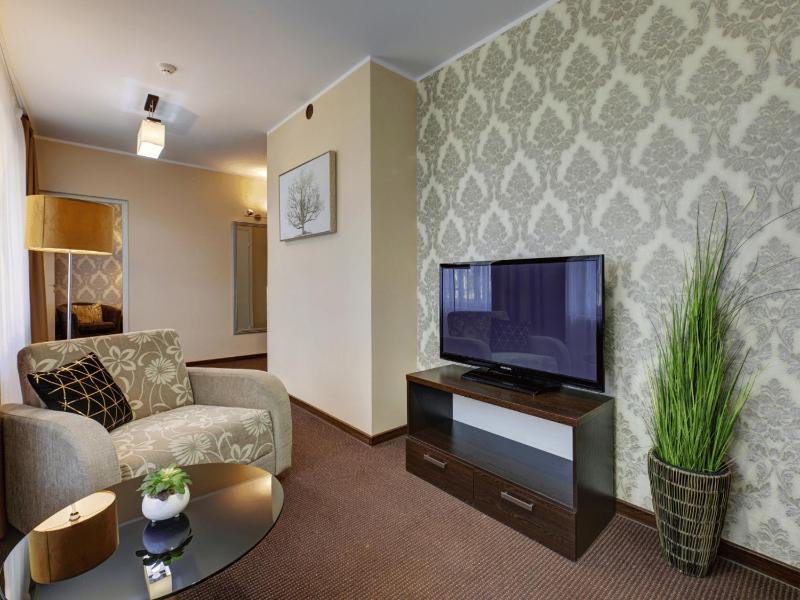 Deluxe Family Room image 1