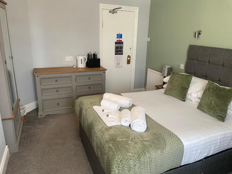 Small Double Room (Not Pet Friendly) image 4