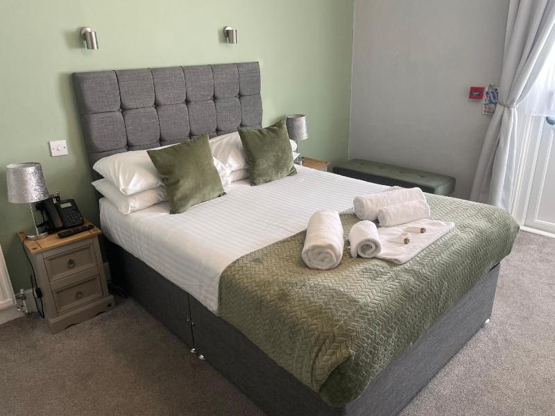 Small Double Room (Not Pet Friendly) image 3
