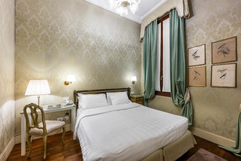 Standard Double or Twin Room image 4