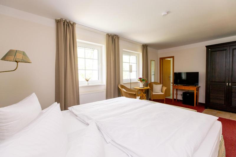 Double Room image 4