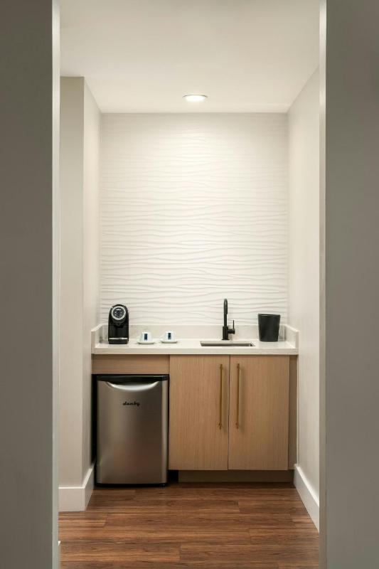 Junior Suite King, Junior Suite, 1 King image 3