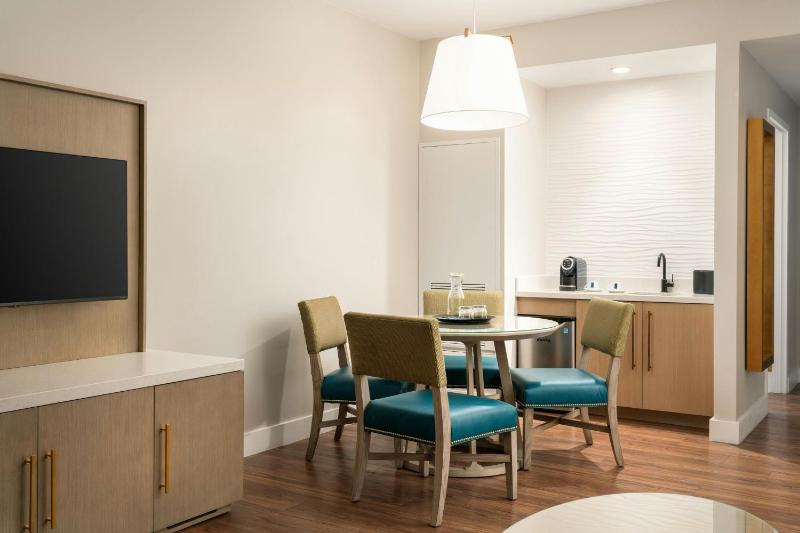 Exec Suite Double Queen, Executive Suite, 2 Queen image 4