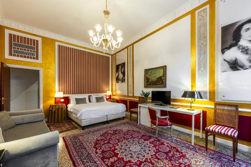 Deluxe Quadruple Room image 1