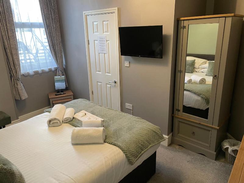 Small Double Room (Not Pet Friendly) image 4