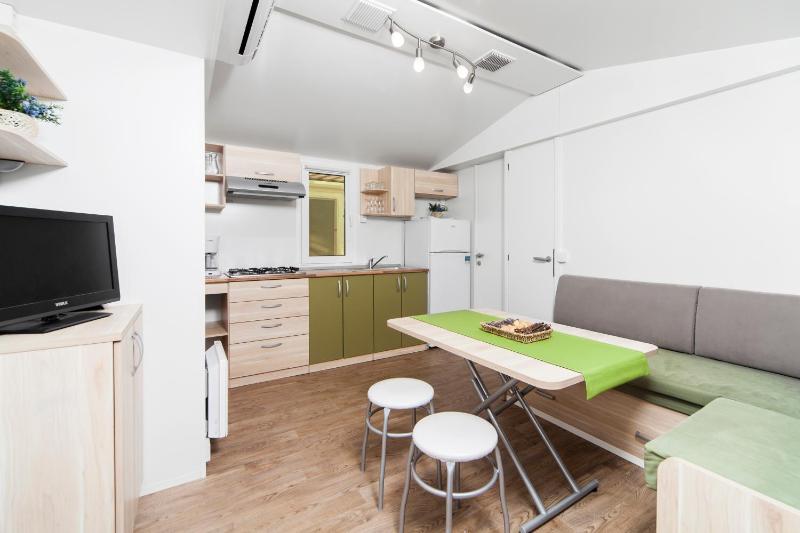 Premium Mobile Home (4 Adults + 2 Children) image 3