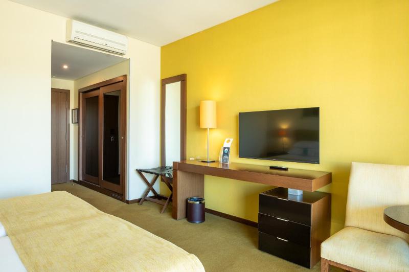 Twin Room image 4