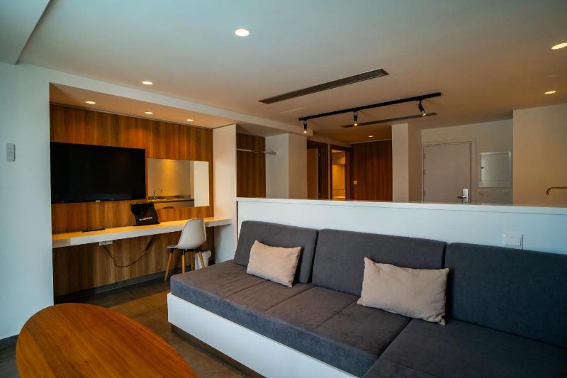 Deluxe Suite image 4