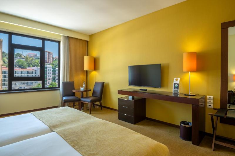 Twin Room image 3