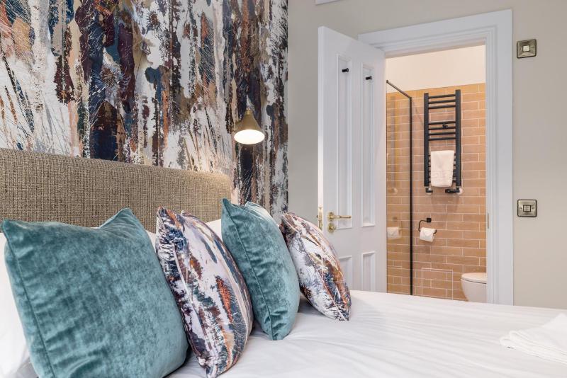 King Room image 3