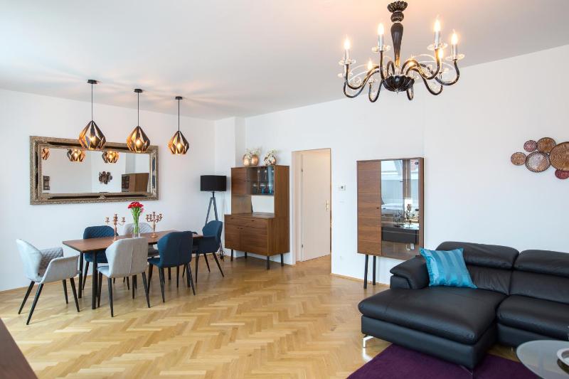 Modern Three-Bedroom Penthouse Apartment - Getreidemarkt 18, 1010 Vienna image 3