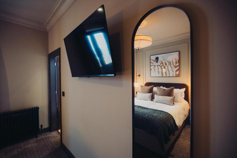 Deluxe Double Room image 2