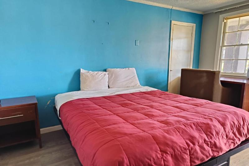 Queen Bed image 1