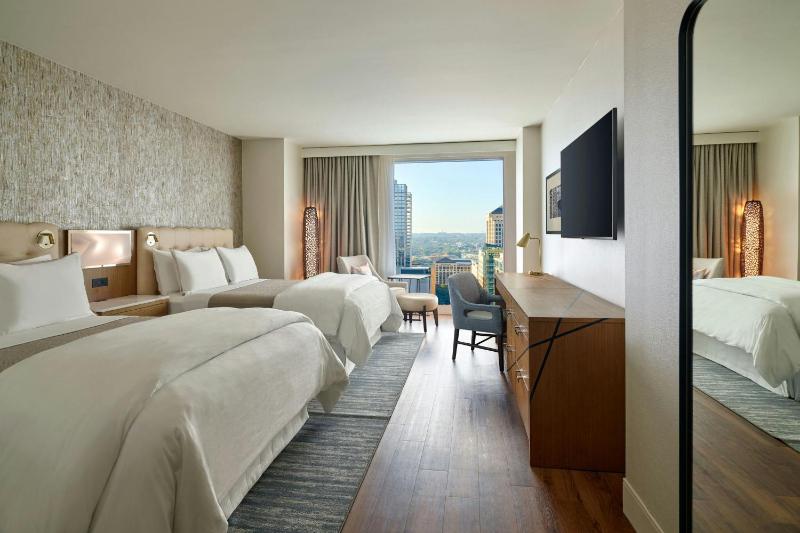 Queen Room with Two Queen Beds image 4