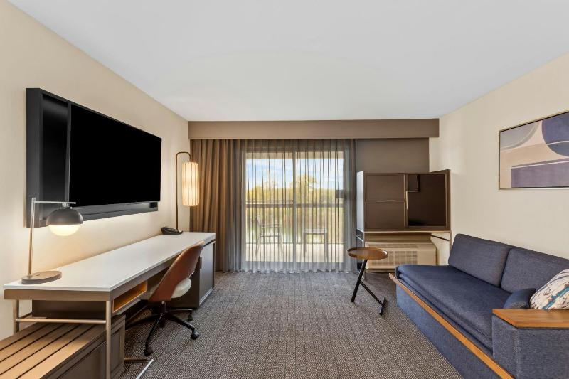 Deluxe King Room with Sofa Bed image 2