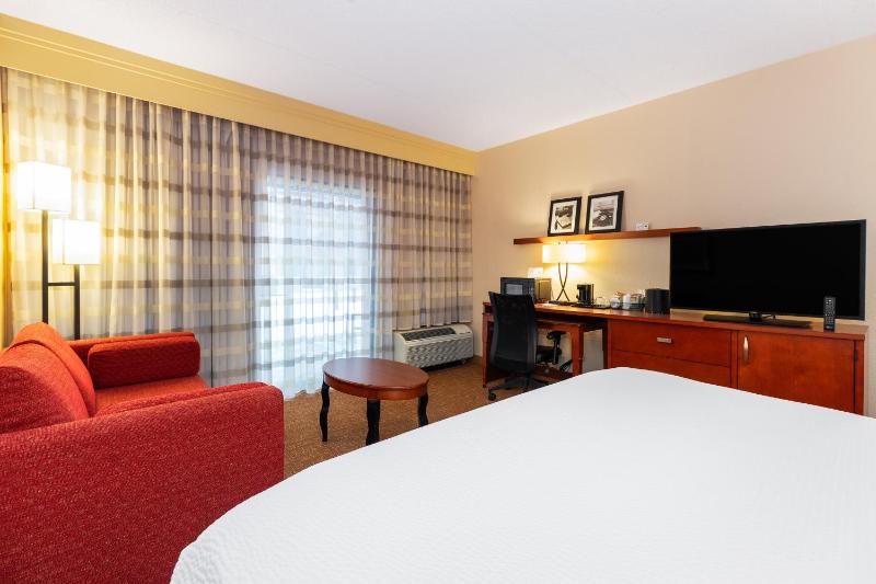 King Room with Sofa Bed image 4