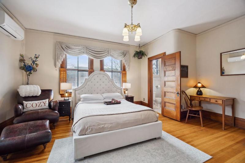 Double Room with Private Bathroom image 3