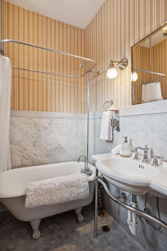 Double Room with Private Bathroom image 4