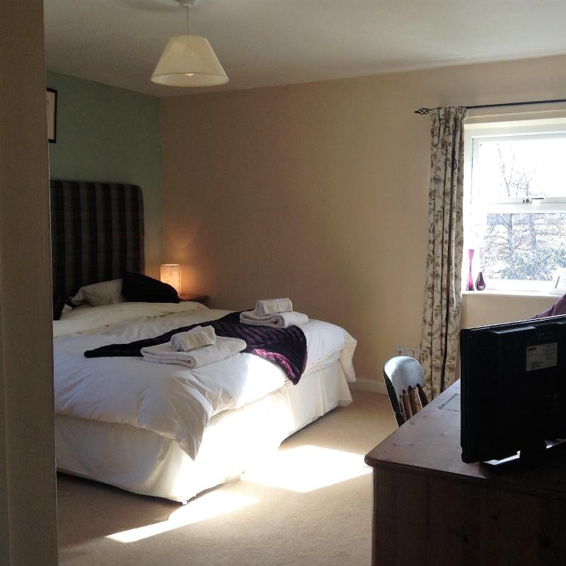 Double or Twin Room - Lilac Spring image 2