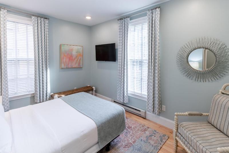 Queen Room image 3
