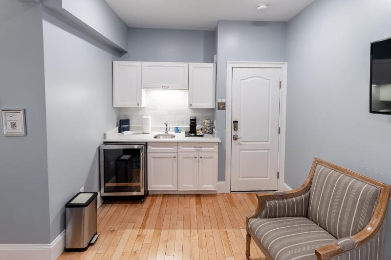 King Room image 3