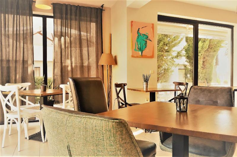 Seaside Apartment with 2 Bedrooms for up to 5 Guests - image 8