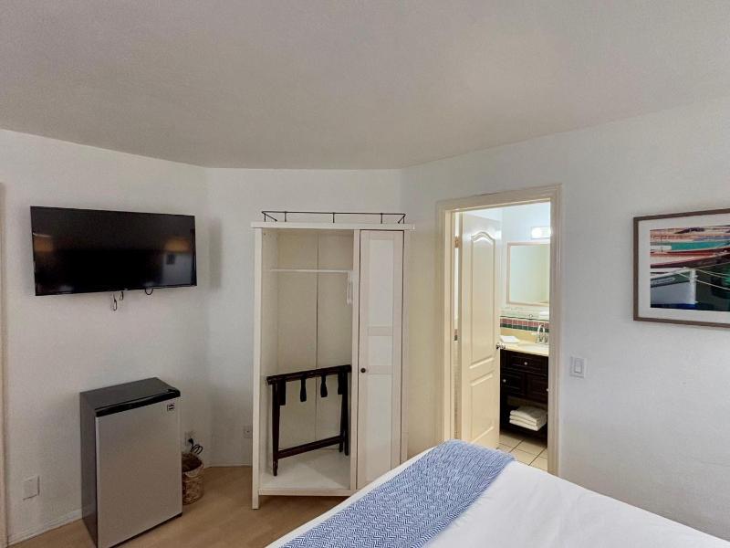 Queen Room with Spa Tub (Sol) image 3
