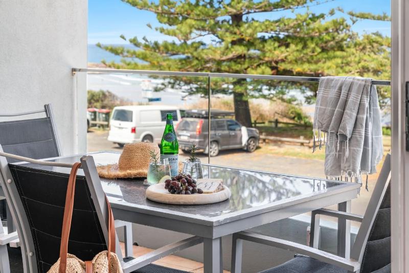 LA Ronde 4 - Beachfront Apartment Steps from Pippi Beach - Holiday Yamba - image 13