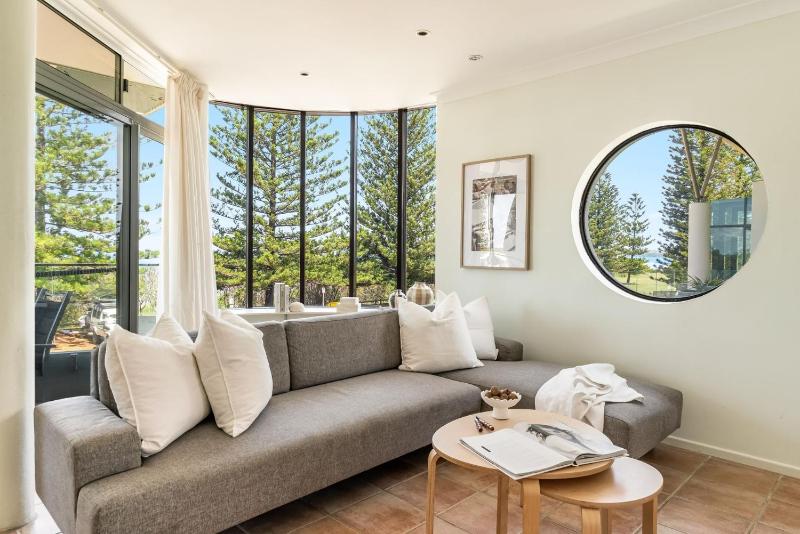 LA Ronde 4 - Beachfront Apartment Steps from Pippi Beach - Holiday Yamba - image 4