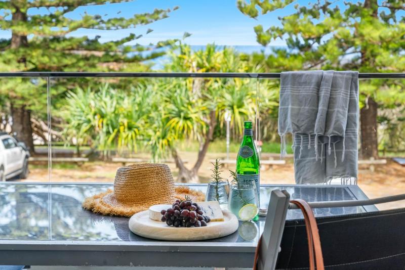 LA Ronde 4 - Beachfront Apartment Steps from Pippi Beach - Holiday Yamba - image 2