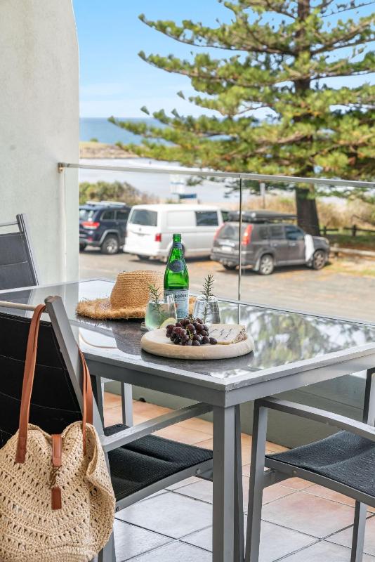 LA Ronde 4 - Beachfront Apartment Steps from Pippi Beach - Holiday Yamba - image 10