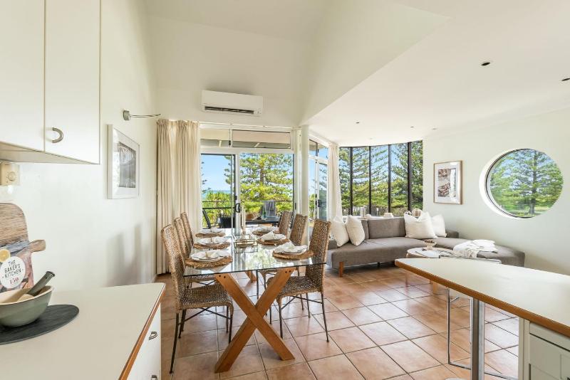 LA Ronde 4 - Beachfront Apartment Steps from Pippi Beach - Holiday Yamba - image 20