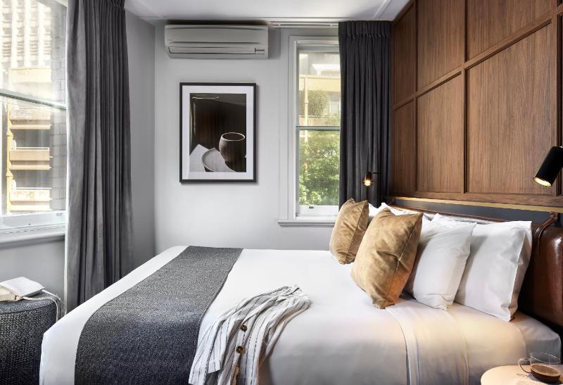  Junior Suite King or Twin image 3