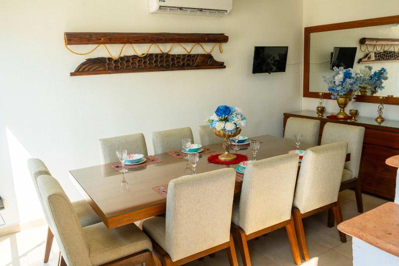 Family House with Pool 10 min airport - image 25