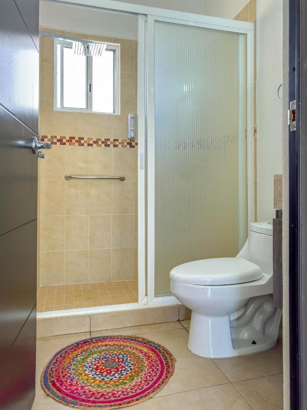 Family House with Pool 10 min airport - image 17