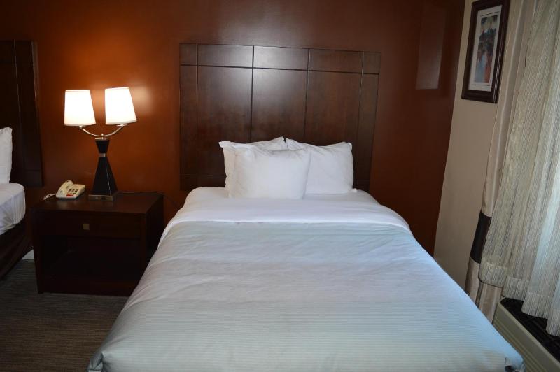 Double Room with Two Double Beds image 3