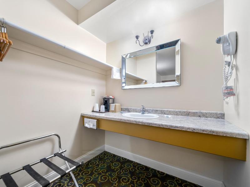 King Room image 3