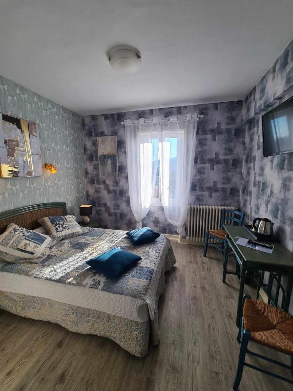 Standard Double Room image 2