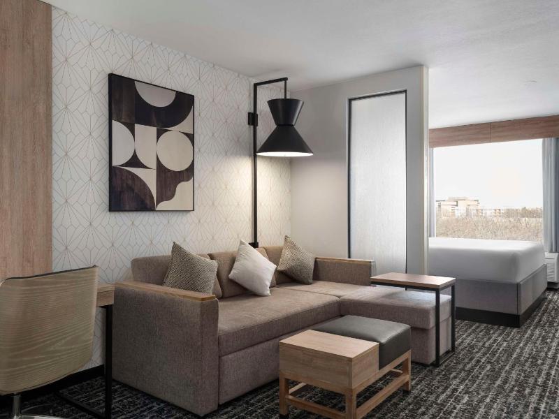 King Room with Sofa Bed - High Floor image 4