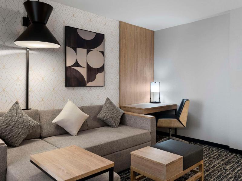 Double Room with Two Double Beds and Sofa Bed image 4